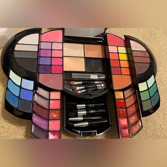 Travel makeup set - Picture 7 of 7